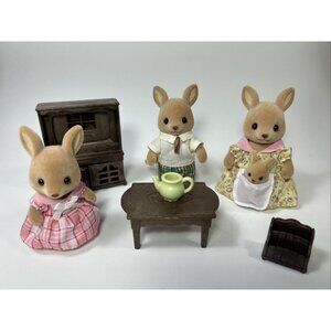 Sylvanian Families Calico Critters Figures Lot 4 kangaroo And Furniture